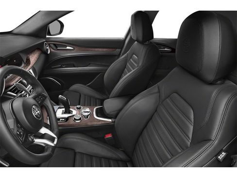 Used 2022 Alfa Romeo Stelvio Veloce image 9