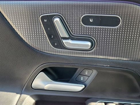 Certified 2022 Mercedes-Benz GLB 250 image 25