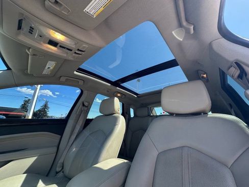 Used 2012 Cadillac SRX Luxury FWD image 16