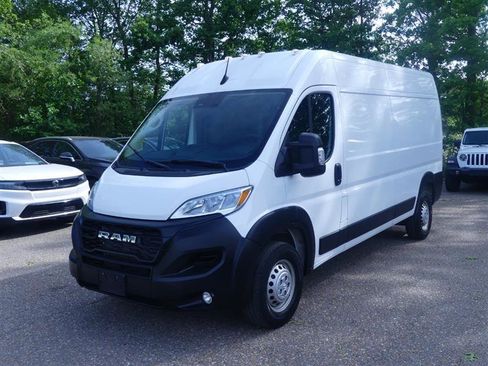Used 2025 RAM ProMaster 2500 w/ Convenience Group FWD image 2