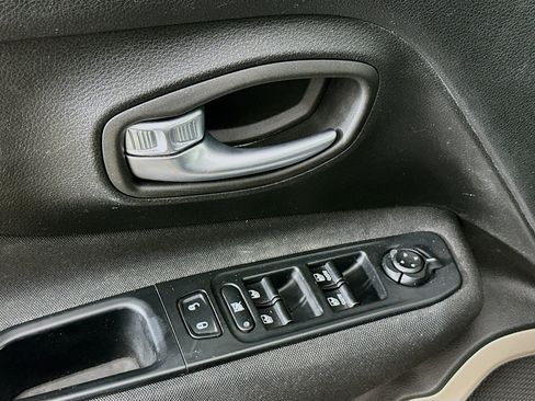 Used 2016 Jeep Renegade Sport w/ Power & Air Group image 15