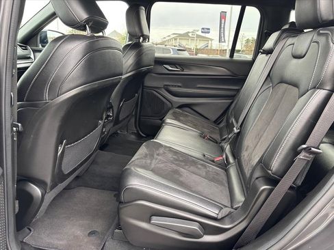 Used 2024 Jeep Grand Cherokee L Laredo image 10