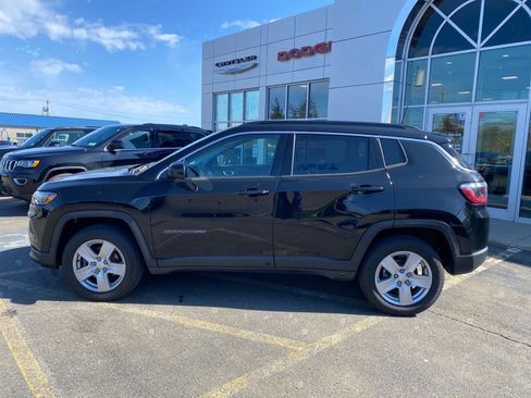 Used 2022 Jeep Compass Latitude w/ Convenience Group AWD/4WD image 2
