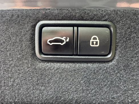Used 2018 Genesis G80 3.3T Sport RWD image 19