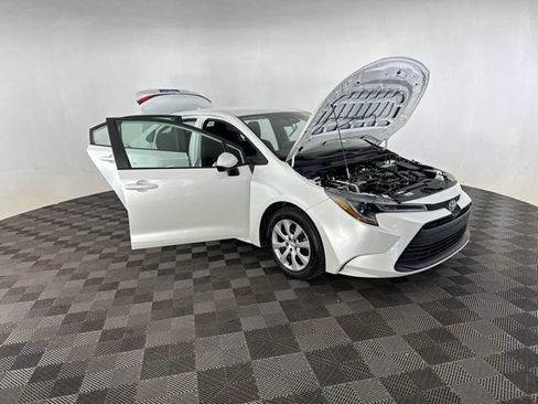 Used 2025 Toyota Corolla LE FWD image 16