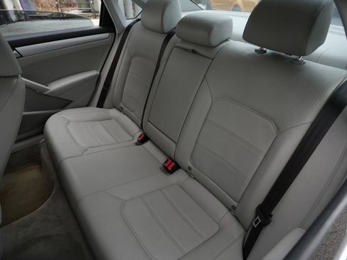 Used 2012 Volkswagen Passat 2.5 SE image 24