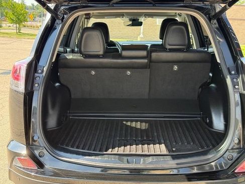 Used 2018 Toyota RAV4 Limited AWD/4WD image 9