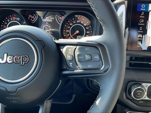 New 2025 Jeep Gladiator Sport image 18