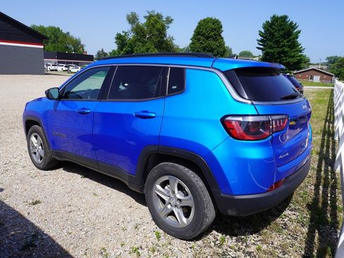 Used 2024 Jeep Compass Latitude AWD/4WD image 5