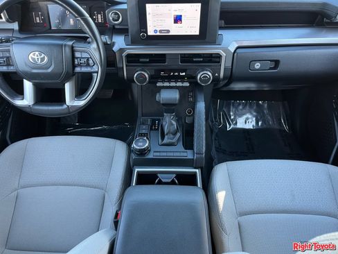 Certified 2025 Toyota 4Runner SR5 AWD/4WD image 18