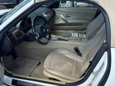 Used 2005 BMW Z4 2.5i RWD image 6