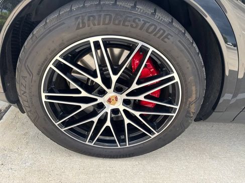 Used 2025 Porsche Cayenne S AWD/4WD image 5