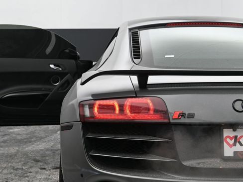 Used 2010 Audi R8 V10 image 23