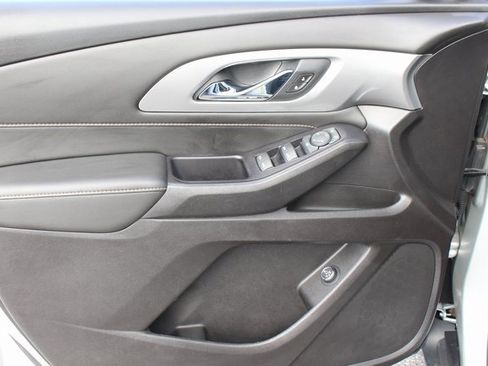 Used 2020 Chevrolet Traverse LT image 10