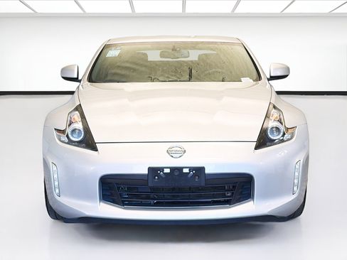 Used 2020 Nissan 370Z Coupe image 2