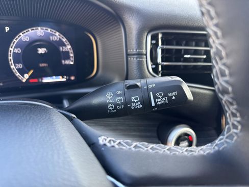 Used 2024 Jeep Wagoneer L Series II w/ Flexible Seating Group image 18