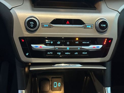 Certified 2024 Ford Explorer XLT w/ Equipment Group 202A image 33