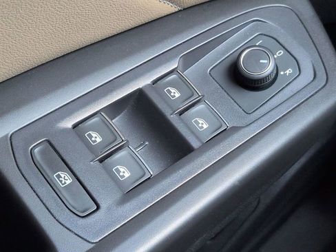 Used 2022 Volkswagen Atlas Cross Sport SE w/ Black Wheel Package image 23