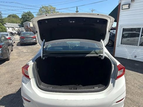Used 2017 Chevrolet Cruze Premier FWD image 8