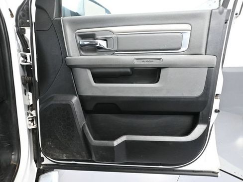 Used 2017 RAM 1500 Classic SLT AWD/4WD image 38