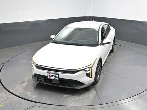 Used 2025 Kia K4 FWD image 39