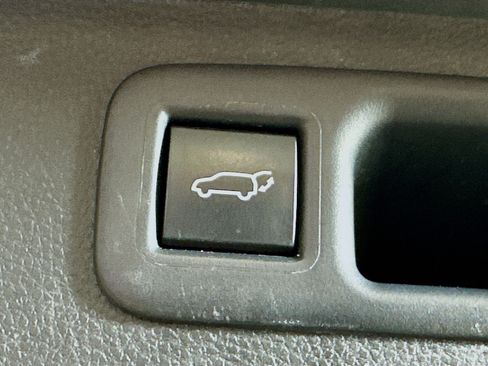 Used 2024 Toyota Highlander LE image 30