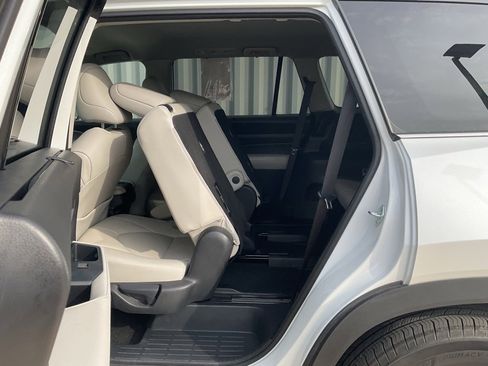 Used 2025 Toyota Grand Highlander AWD image 19