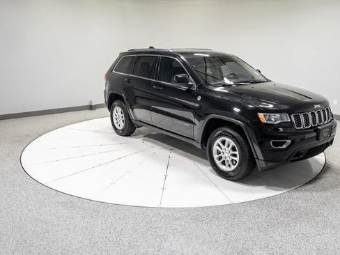 Used 2019 Jeep Grand Cherokee Laredo AWD/4WD image 28