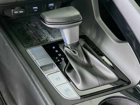 Used 2022 Hyundai Elantra Limited FWD image 18