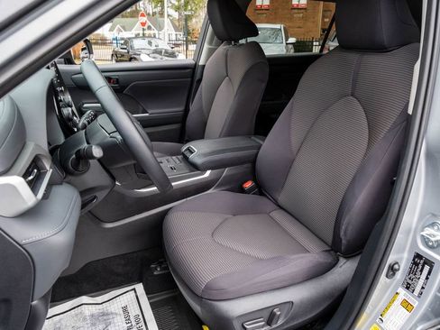 Used 2021 Toyota Highlander LE image 14