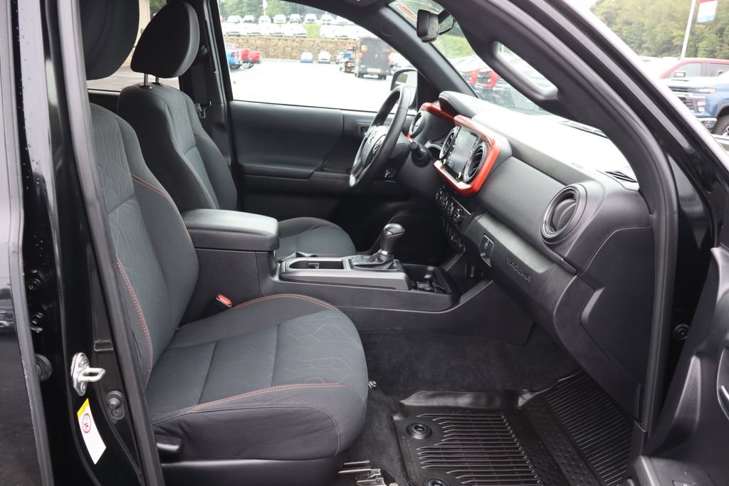 Used 2020 Toyota Tacoma TRD Off-Road AWD/4WD image 21