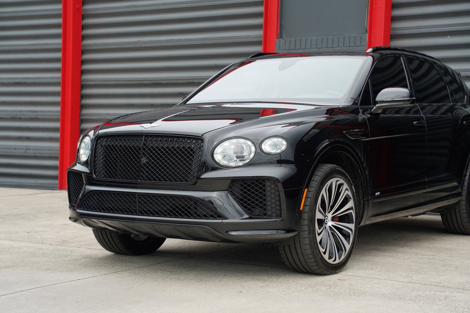 Used 2021 Bentley Bentayga AWD/4WD image 2