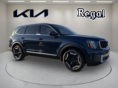 New 2025 Kia Telluride EX w/ EX Captain's Chair Package