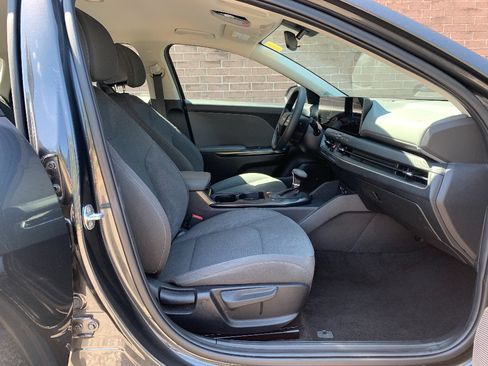 Used 2025 Kia K4 FWD image 16