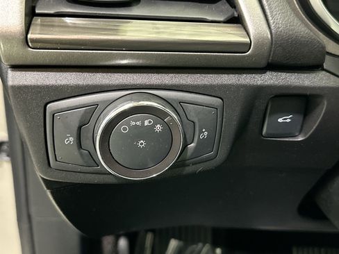 Used 2019 Ford Fusion SEL image 18