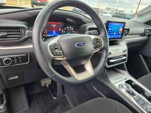 Used 2024 Ford Explorer XLT image 19