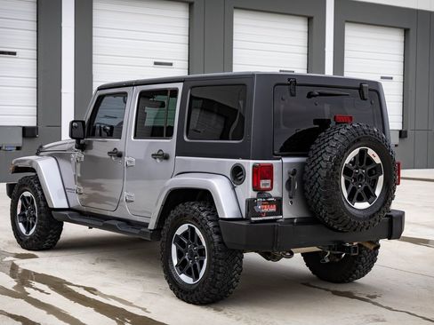 Used 2015 Jeep Wrangler Unlimited Sahara w/ Dual Top Group image 8