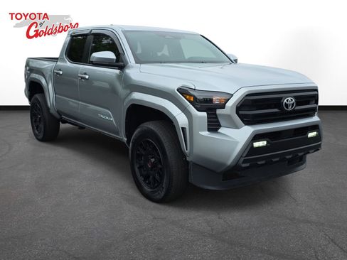 Used 2024 Toyota Tacoma SR5 AWD/4WD image 3