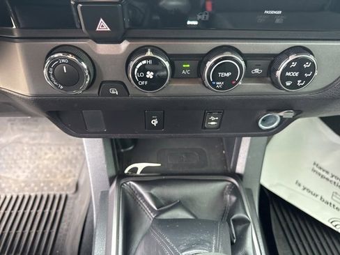 Used 2017 Toyota Tacoma TRD Off-Road image 19