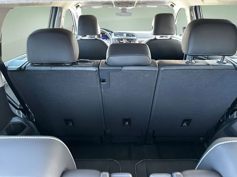 Used 2024 Volkswagen Tiguan SE image 12