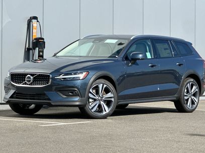 New 2026 Volvo V60 B5 Cross Country Plus w/ Climate Package