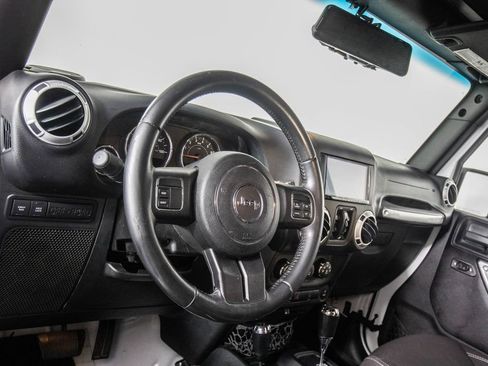 Used 2015 Jeep Wrangler Unlimited Rubicon AWD/4WD image 17