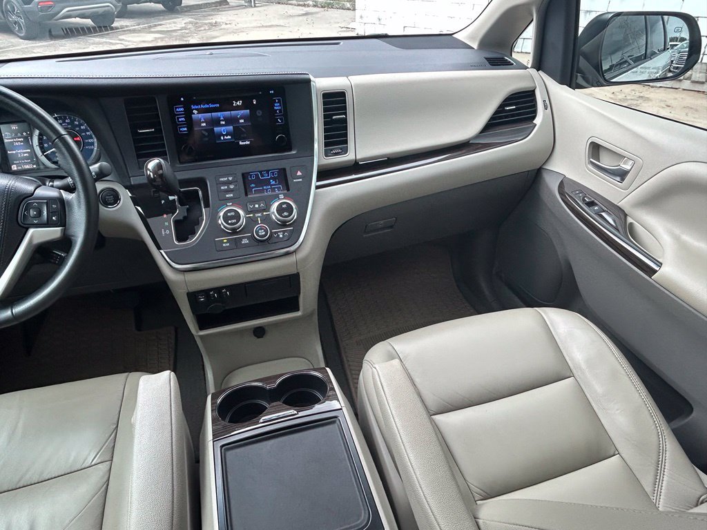 Used 2016 Toyota Sienna XLE FWD image 11