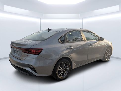 Used 2023 Kia Forte LXS w/ LXS Technology Package image 3