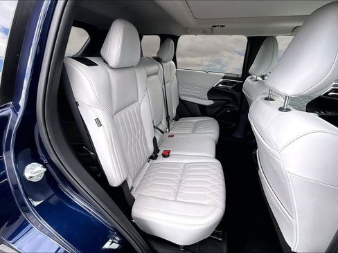Used 2025 Mitsubishi Outlander SEL FWD image 25
