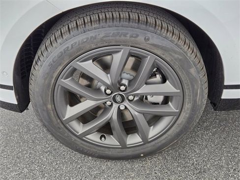 New 2026 Land Rover Range Rover Velar Dynamic SE image 9