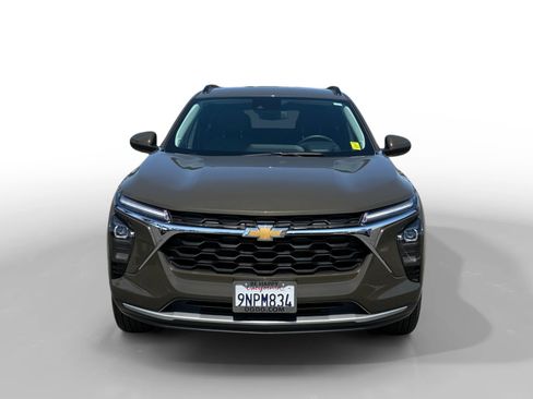 Used 2024 Chevrolet Trax LT w/ Driver Confidence Package FWD image 8
