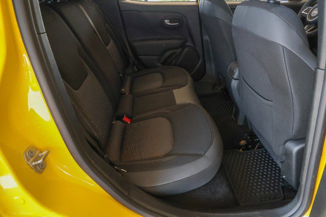 Used 2023 Jeep Renegade Latitude AWD/4WD image 30