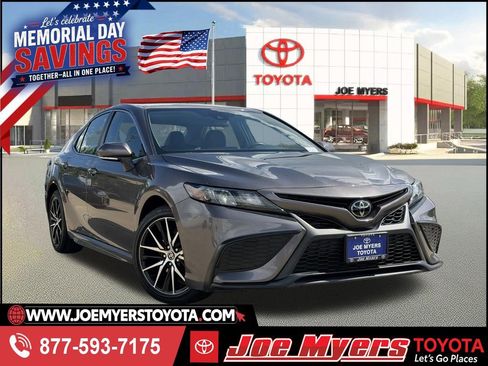 Used 2024 Toyota Camry SE FWD image 1