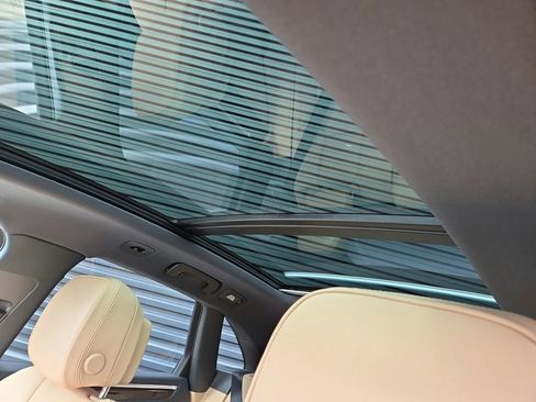 Certified 2026 Porsche Macan image 15